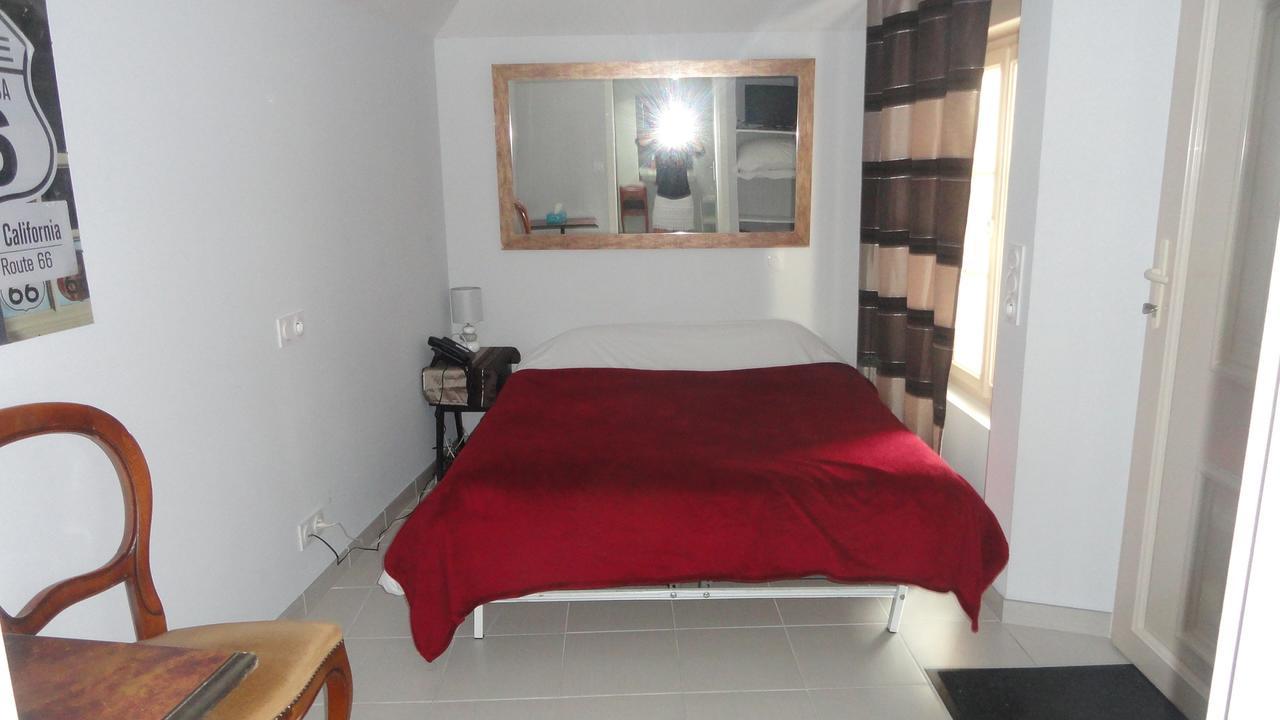 Le Quai 3 Hotel Chateaubriant Bagian luar foto