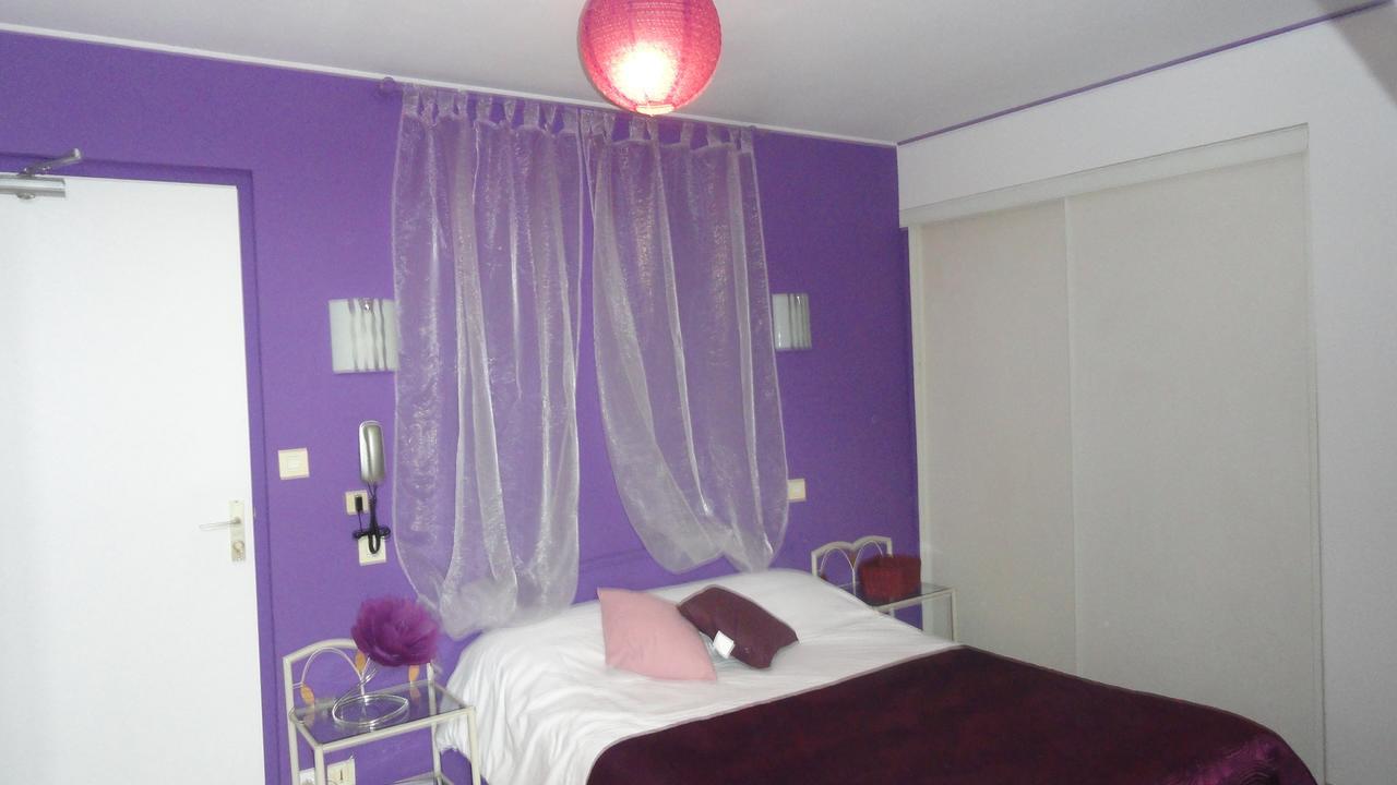 Le Quai 3 Hotel Chateaubriant Bagian luar foto