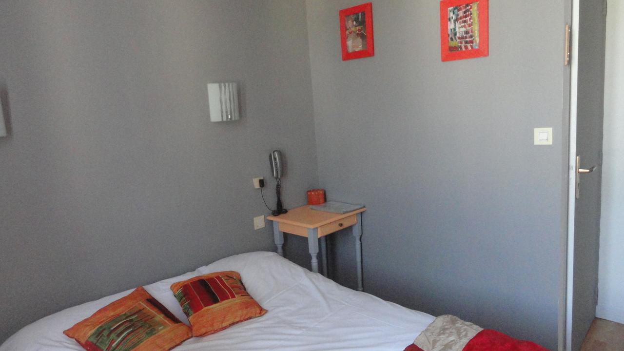 Le Quai 3 Hotel Chateaubriant Bagian luar foto
