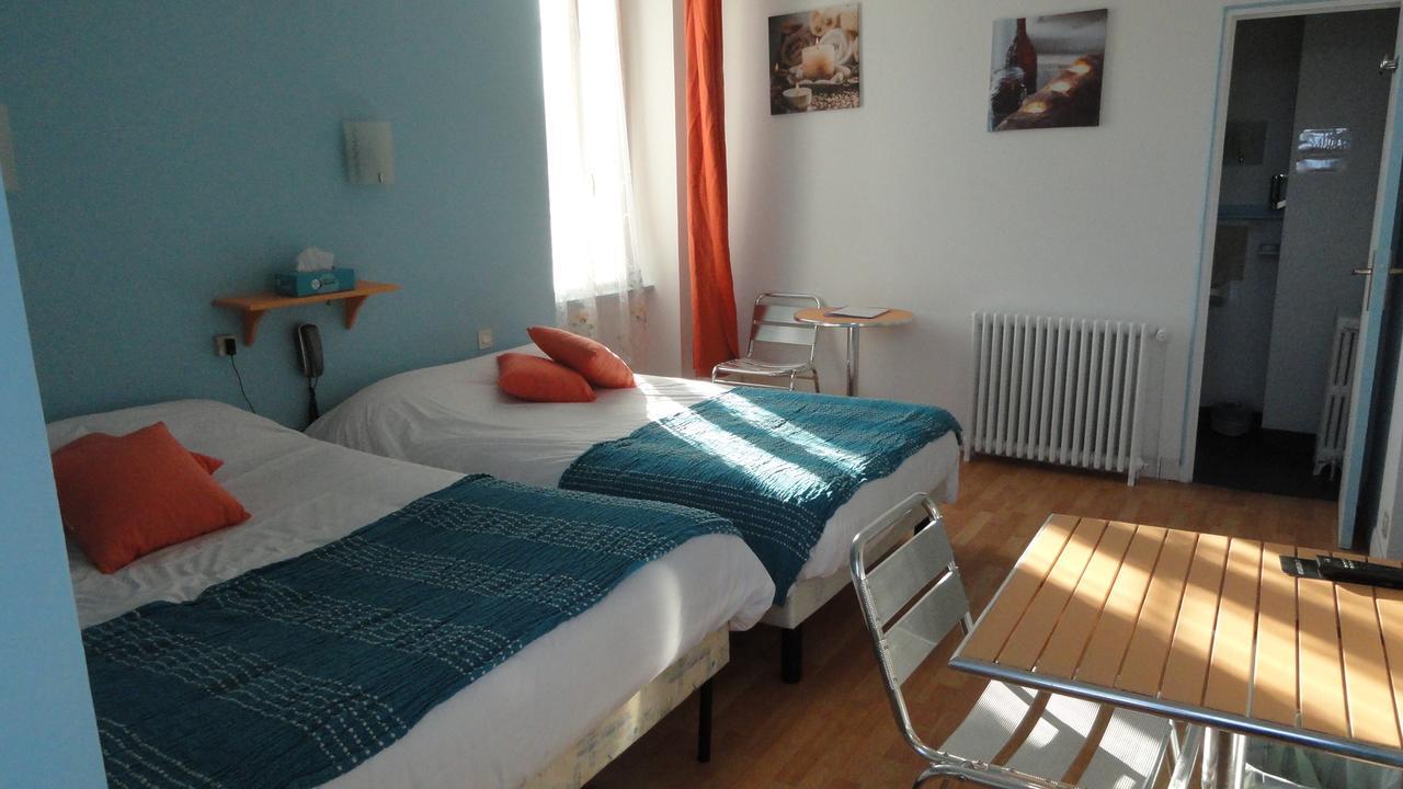Le Quai 3 Hotel Chateaubriant Bagian luar foto